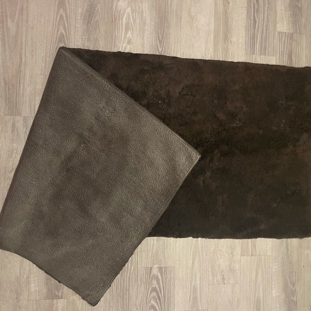 RH Brown Bath Rug - Picture 4 of 5